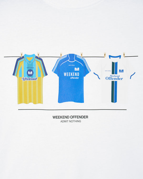 Das blaue T-Shirt weiß